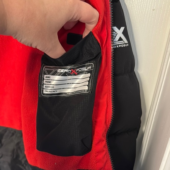 EUC Boys ZeroXposur Camouflage Hooded Puffer Jacket with Red Accents - Picture 8 of 9